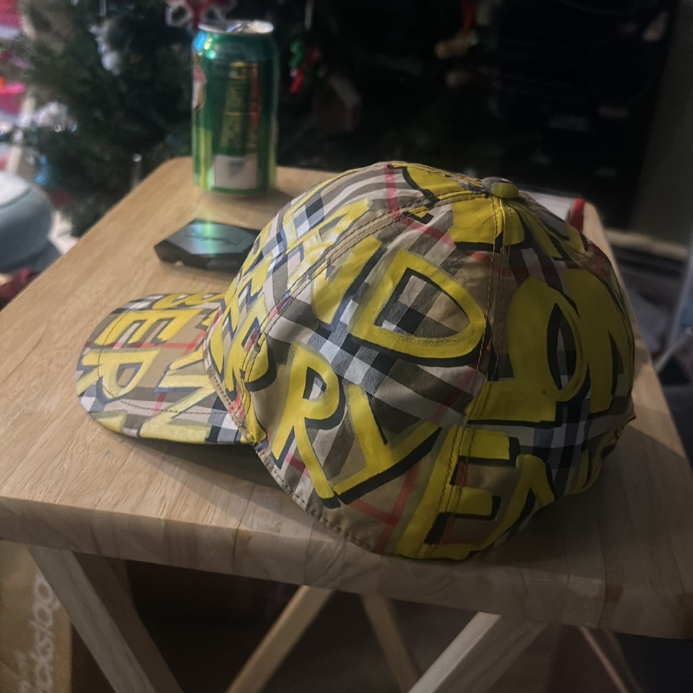 Burberry graffiti hat - Picture 4 of 5